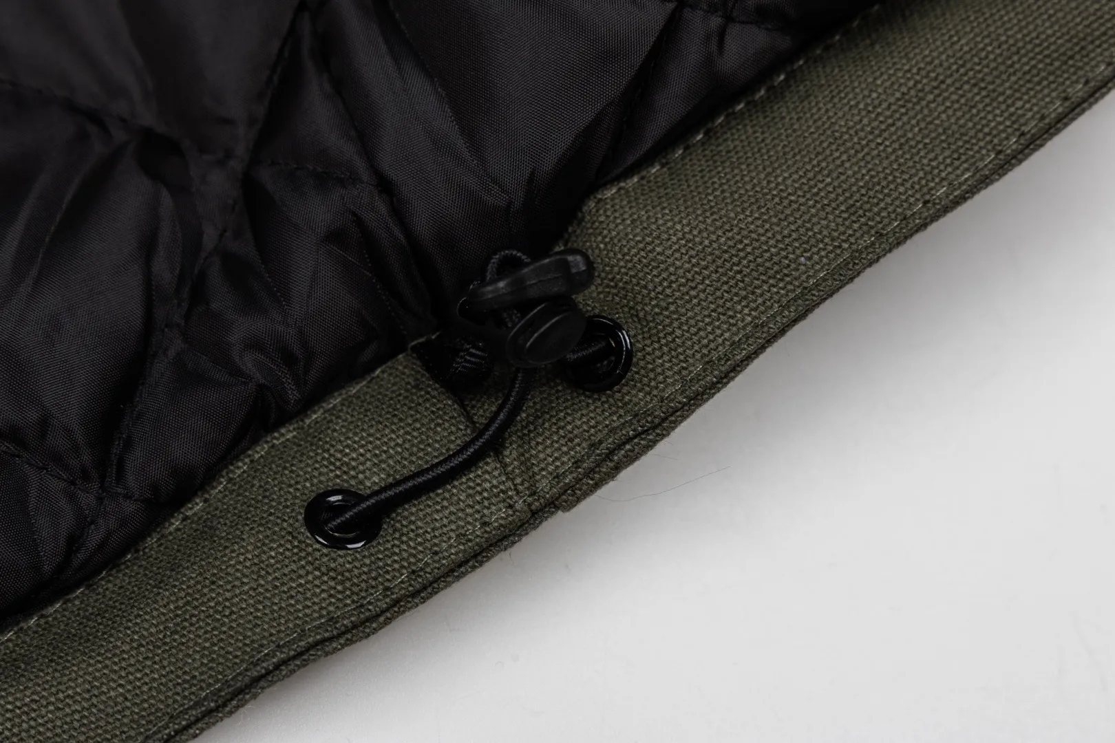 165 Carhartt Carhartt counter Same Style 106432 cotton jacket original 1:1 version Weight: 12 ounces Material: 99% cotton/1% spandex Canvas Details: corduroy trim collar quilted nylon lining, easy to put on and take off, insulated and warm, using Rugged Flex® elastic technology allows for easy movement. Loose fit. Front handwarmer pockets. Double pleats on the back to provide extra stretch at the shoulders. Internal ribbed windproof cuffs to help protect against cold weather. Adjustable hem for added coverage. Two front lower pockets. Two interior pockets; one with hook and loop closure, the other with a secure zipper. Style number: 106432#. Color: Olive Green. Black. Yellow. Dark Brown. Size: S-XL